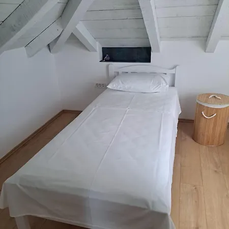 Lalu On The Water Apartman