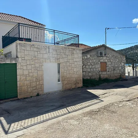 Lalu On The Water * Vinišće